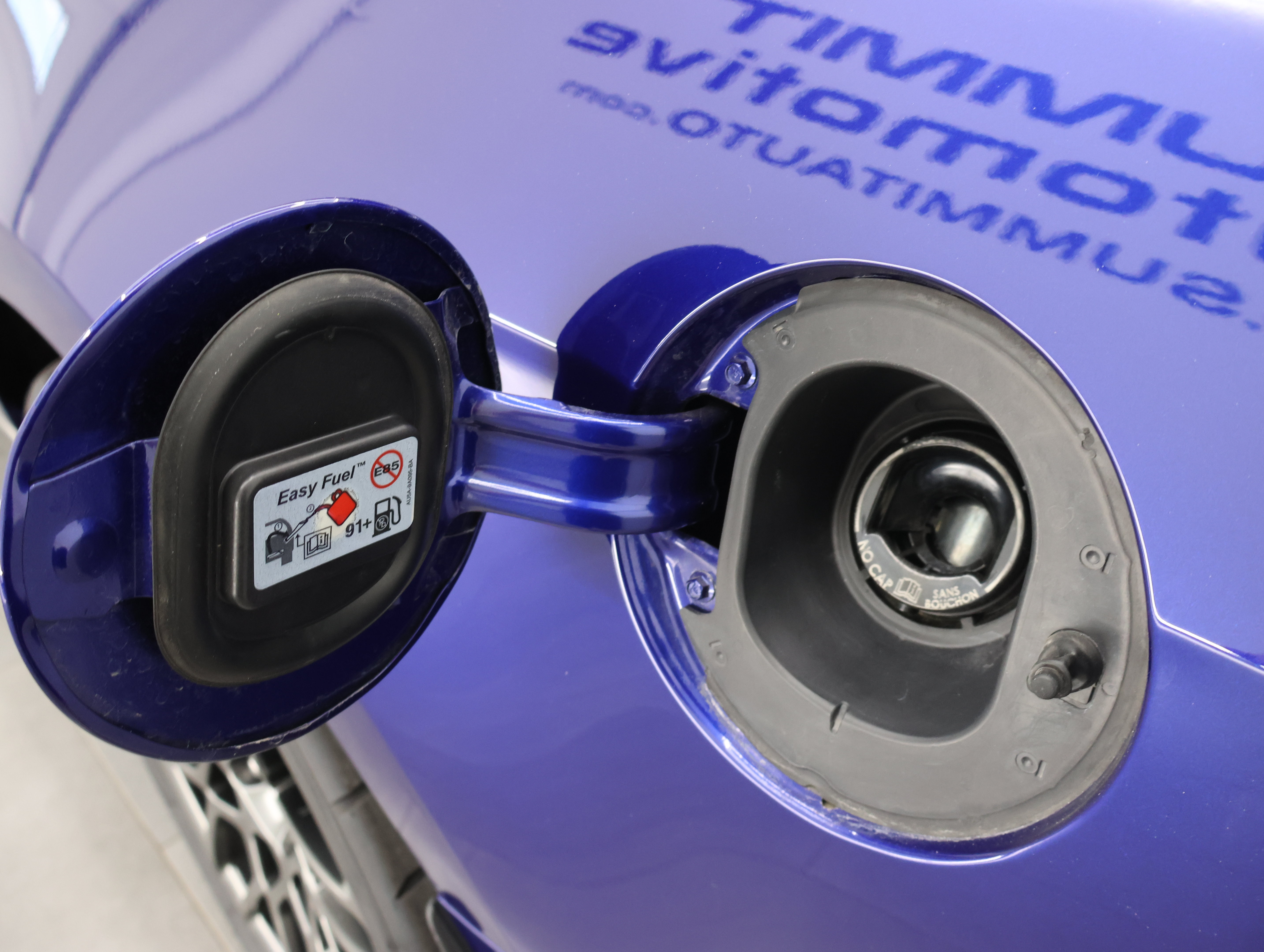 Used 2013 Ford Mustang Shelby GT500 RWD image 32