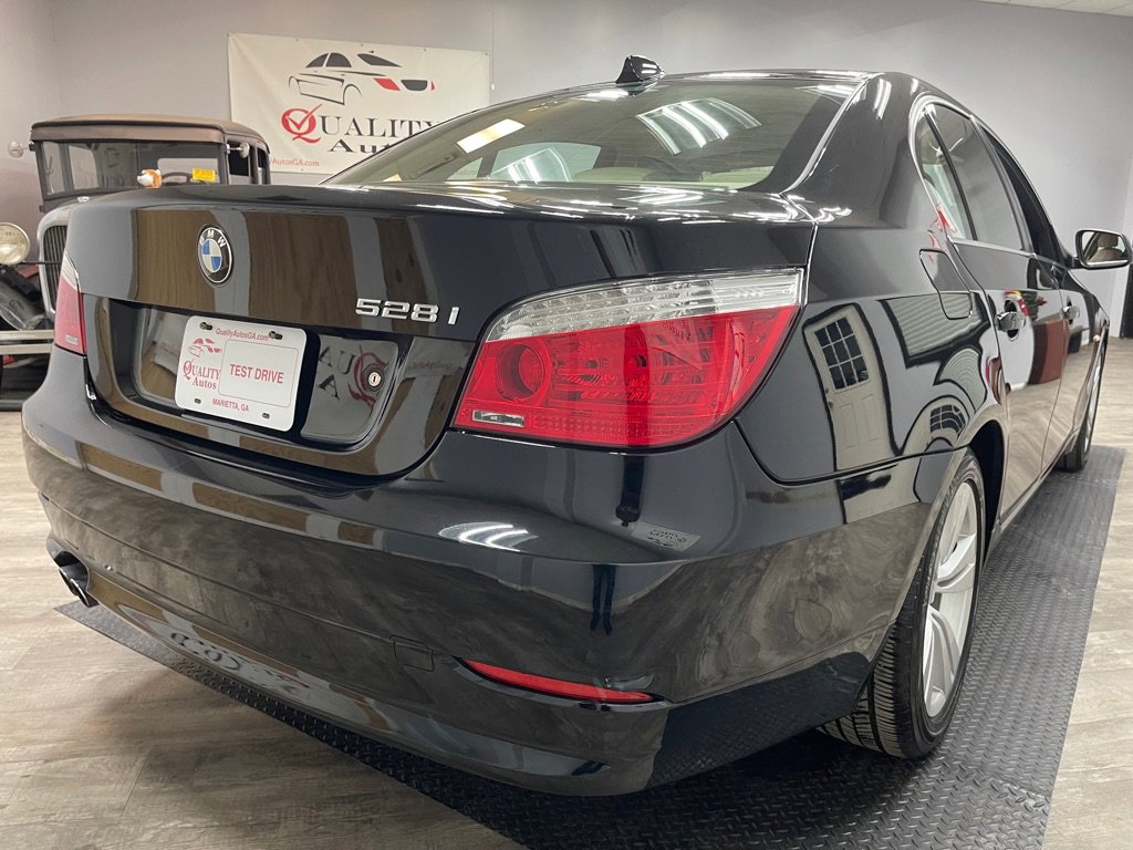 Used 2010 BMW 528i Sedan RWD image 17