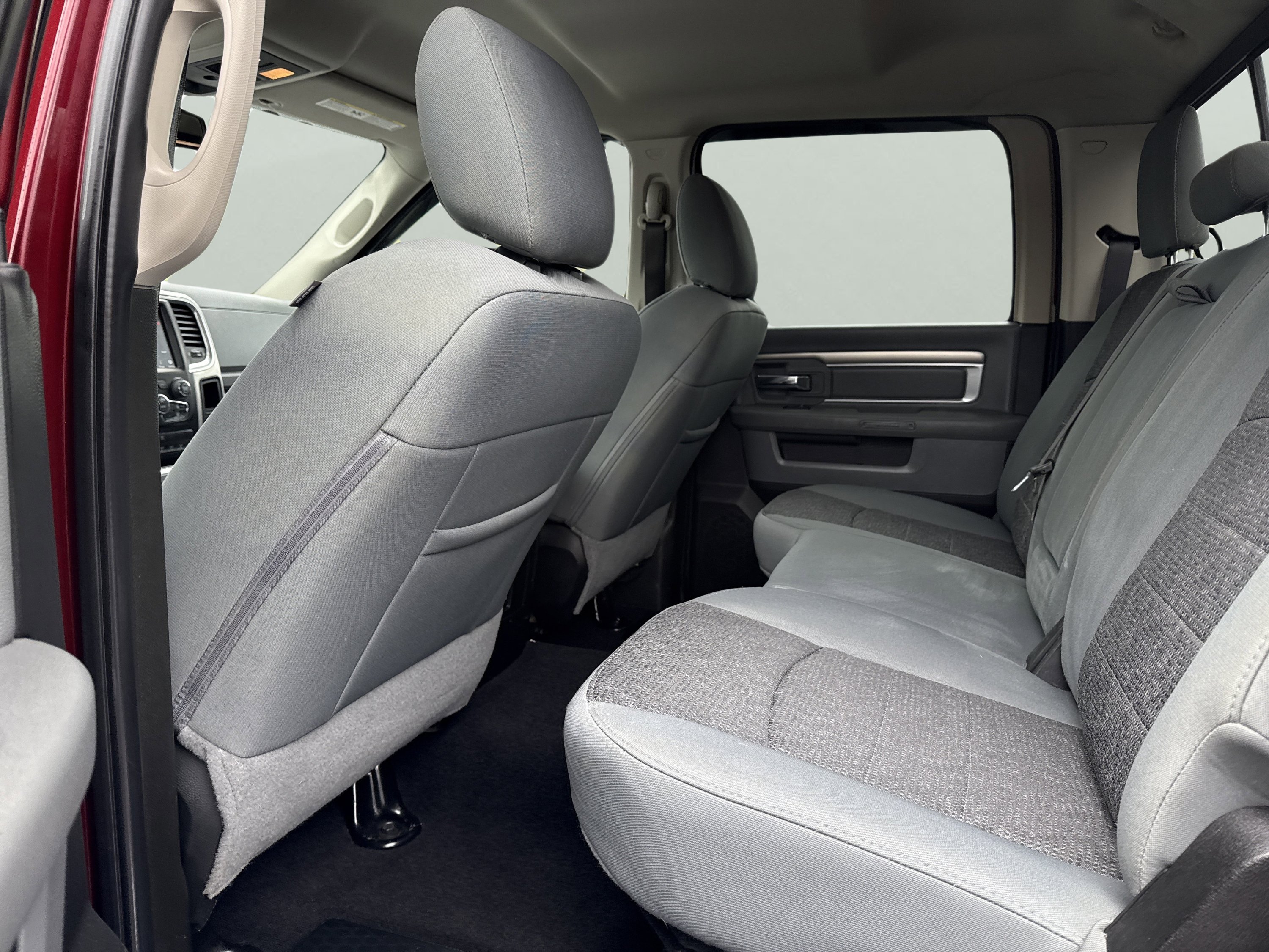 Used 2018 RAM 3500 SLT w/ Luxury Group AWD/4WD image 10