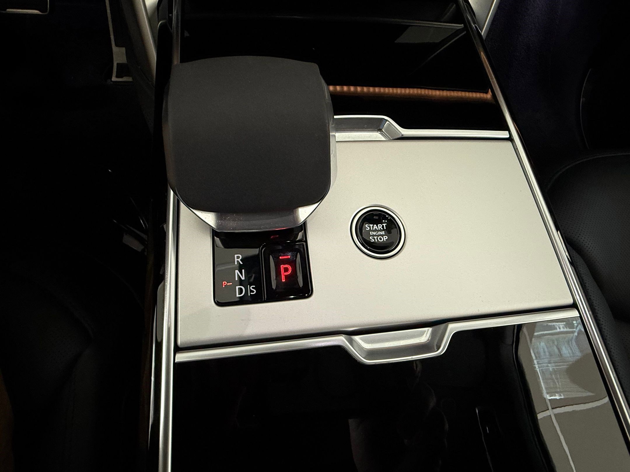 Used 2025 Land Rover Range Rover SE AWD/4WD image 33
