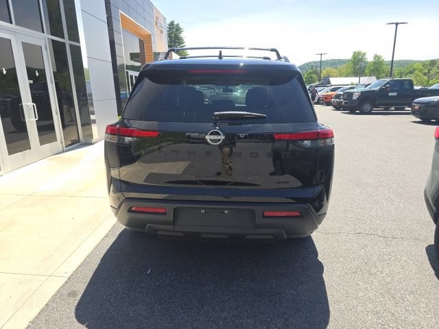 Used 2025 Nissan Pathfinder SV w/ Black Appearance Package AWD/4WD image 5