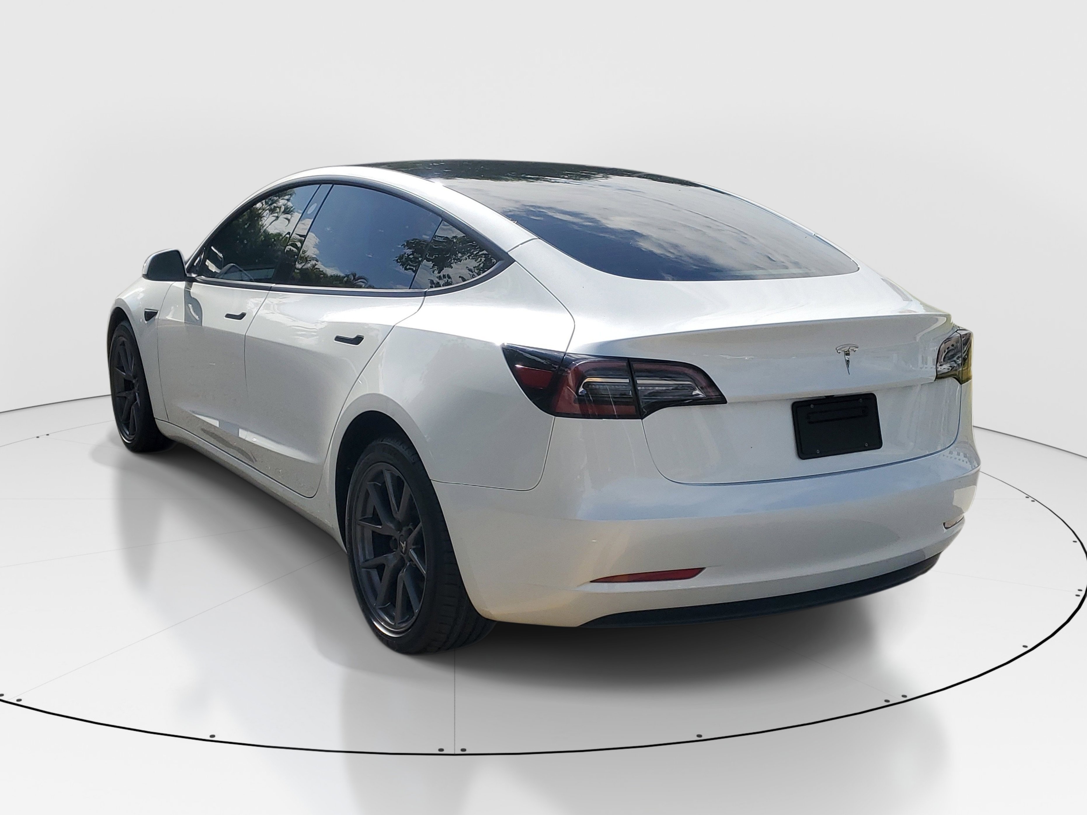 Used 2023 Tesla Model 3 Standard Range image 5