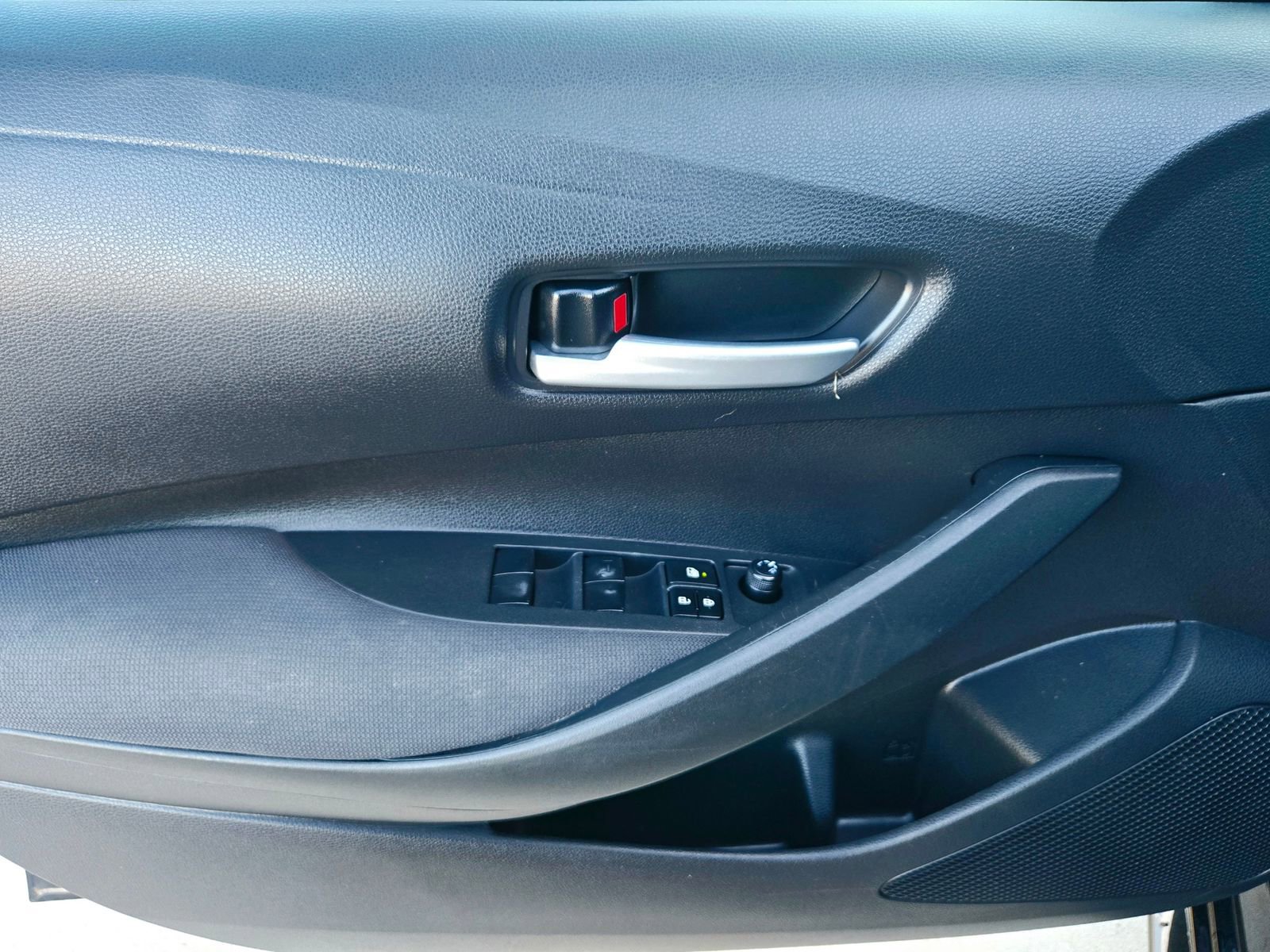 Used 2020 Toyota Corolla LE image 26
