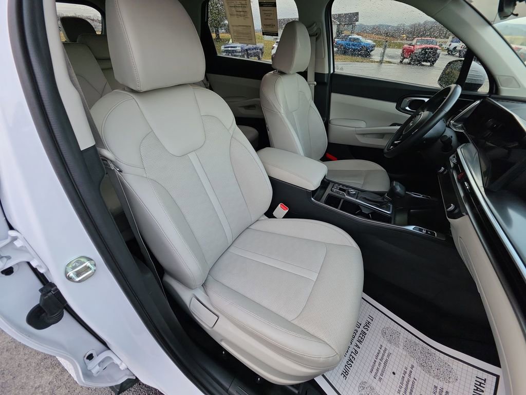 Used 2024 Kia Sorento S image 25
