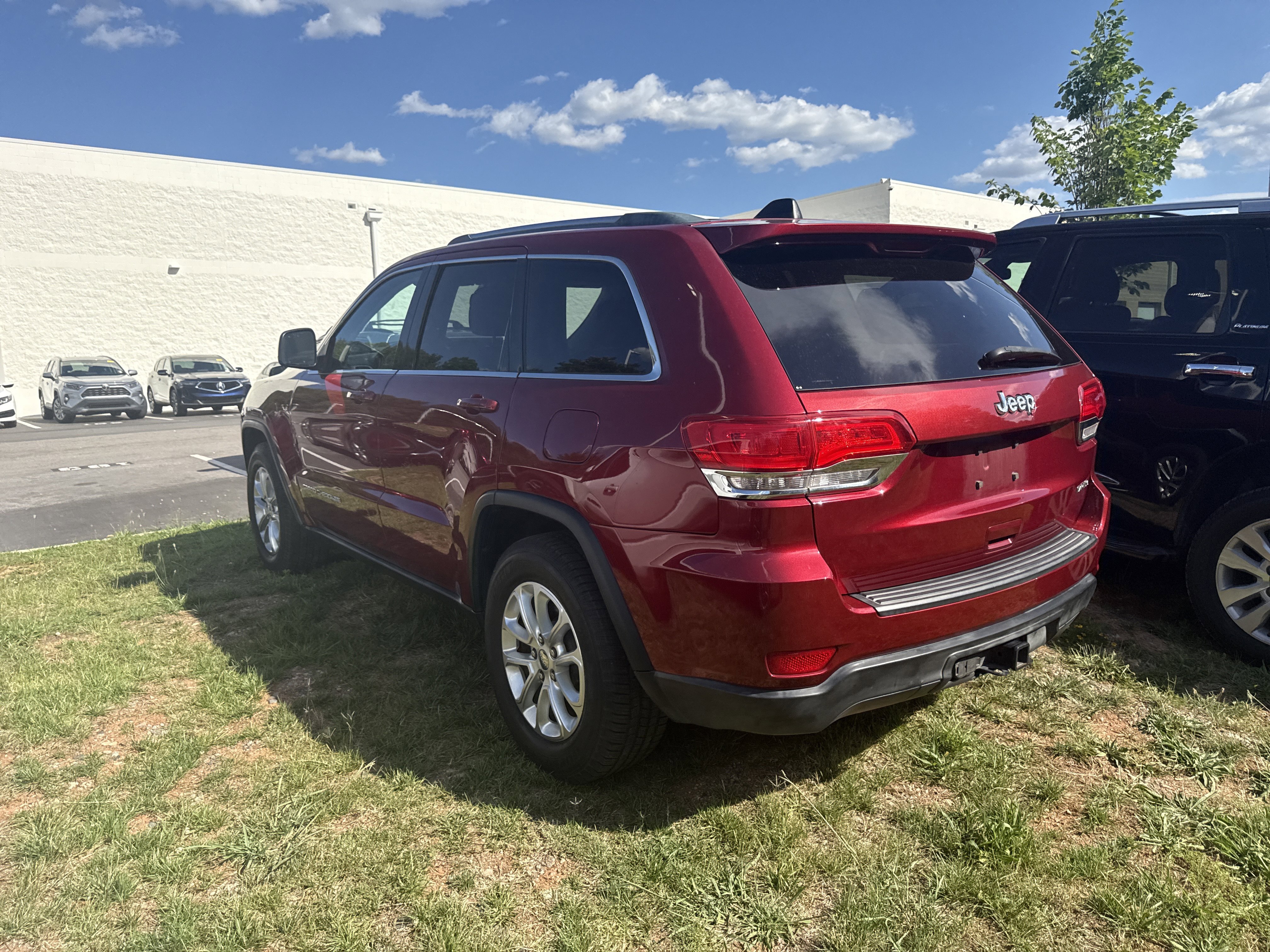 Used 2014 Jeep Grand Cherokee Laredo w/ 18" Wheel & 8.4" Radio Group RWD image 10