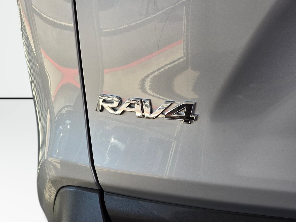 Used 2025 Toyota RAV4 XLE AWD/4WD image 14