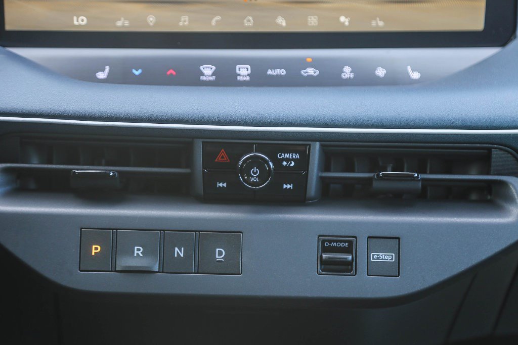 New 2026 Nissan Leaf SV+ w/ Illuminated Package FWD image 14