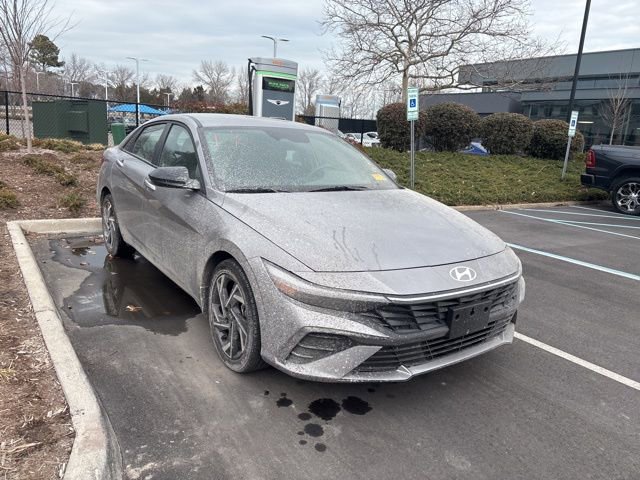 Used 2025 Hyundai Elantra Sport image 1
