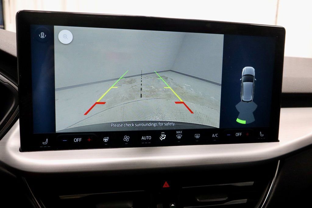 Used 2025 Ford Escape Platinum image 2