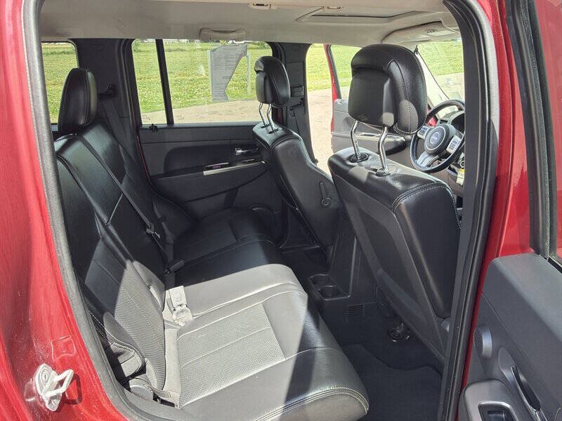 Used 2012 Jeep Liberty Limited Jet w/ Comfort/Convenience Group AWD/4WD image 17