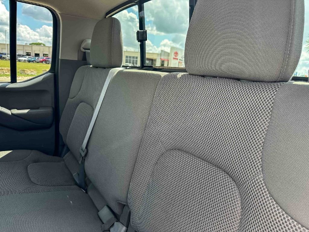 Used 2021 Nissan Frontier SV w/ Midnight Edition Floor Mats RWD image 19
