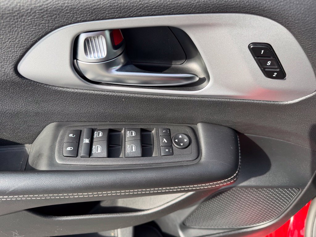 Used 2025 Chrysler Pacifica Limited FWD image 26