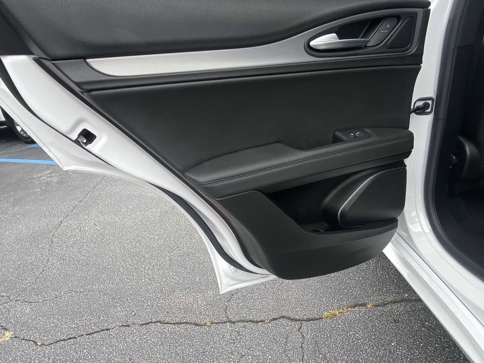 Used 2022 Alfa Romeo Stelvio Veloce image 19