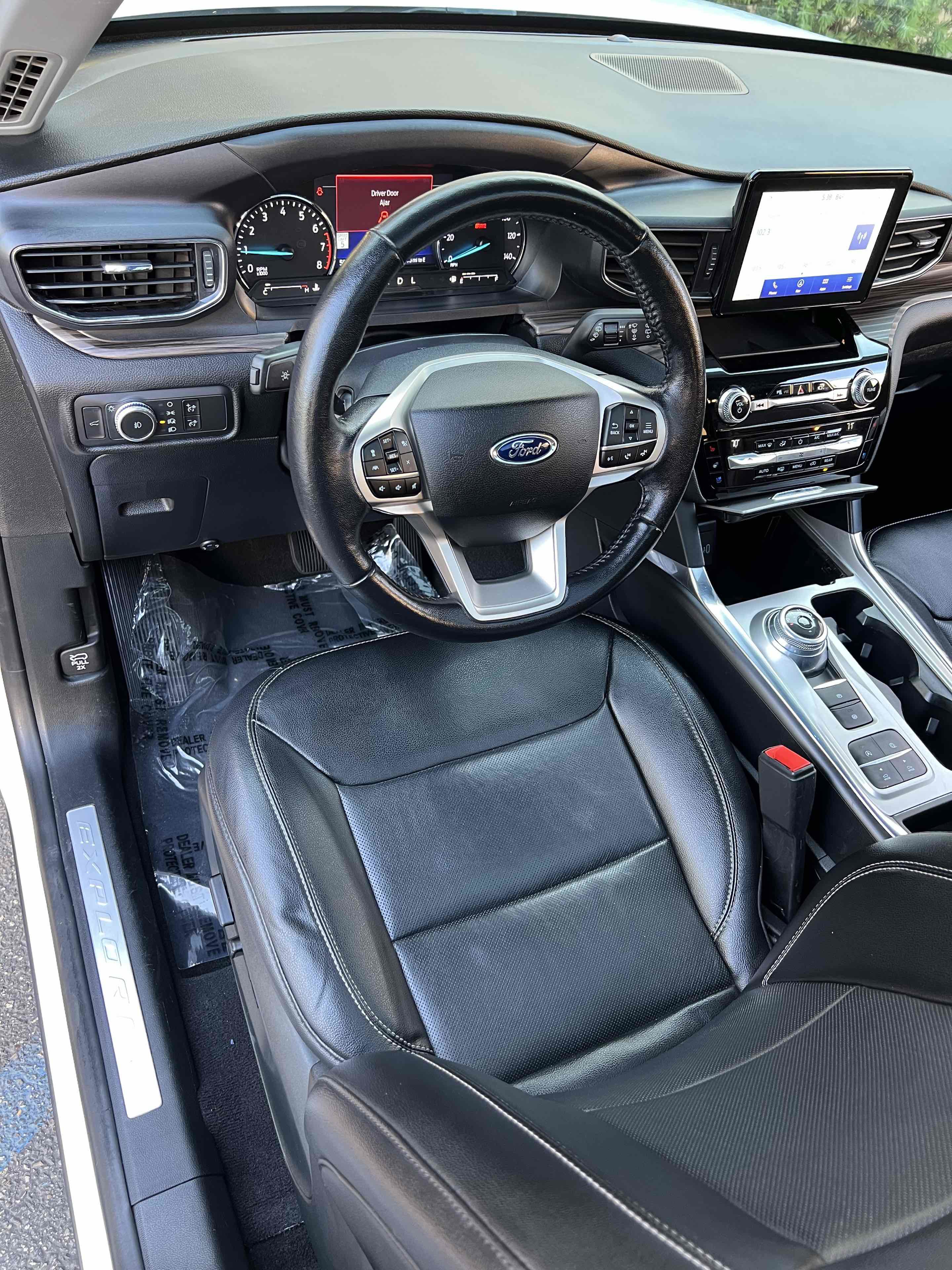 Used 2021 Ford Explorer Limited w/ Equipment Group 301A image 3