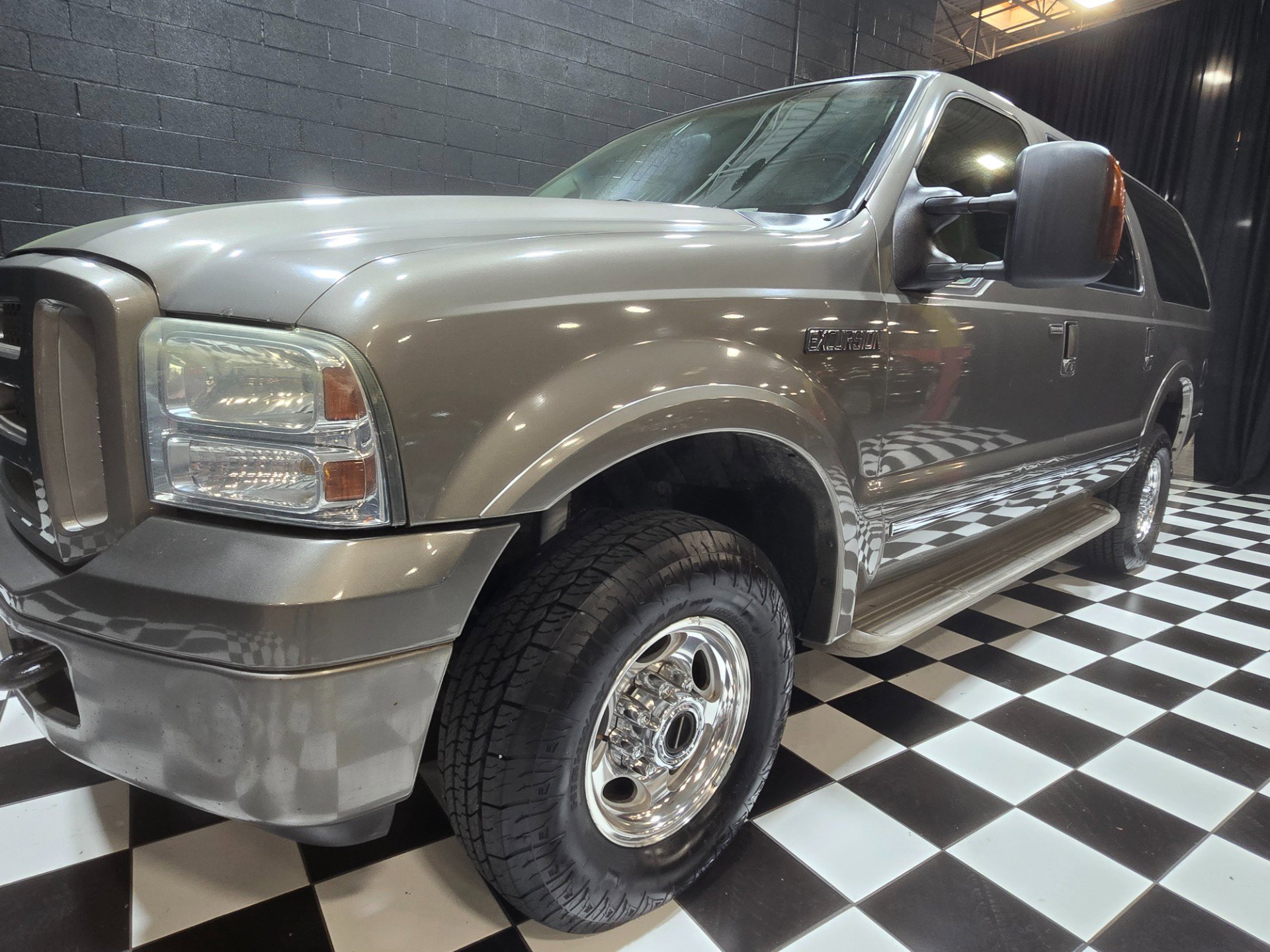Used 2005 Ford Excursion Limited image 32