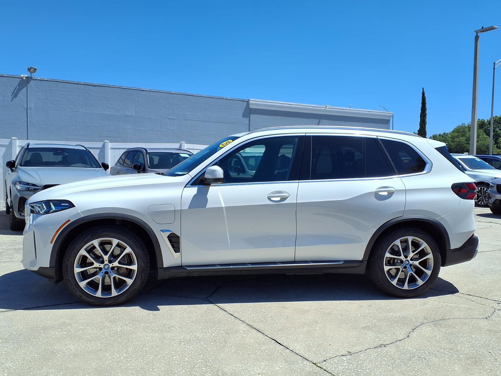 Used 2025 BMW X5 xDrive50e AWD/4WD image 4