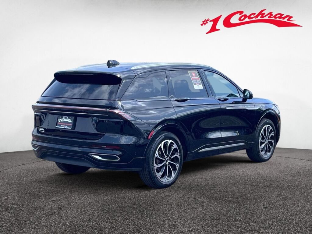 Used 2024 Lincoln Nautilus Reserve w/ Equipment Group 202A AWD/4WD image 7