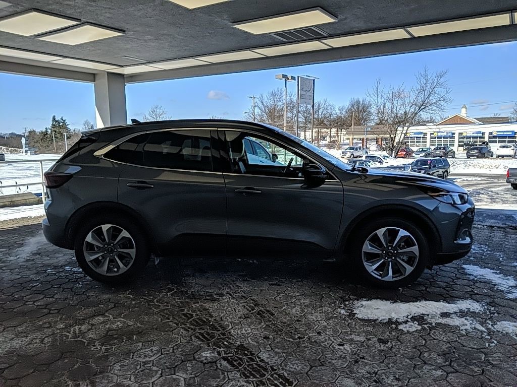 Certified 2025 Ford Escape Platinum image 4