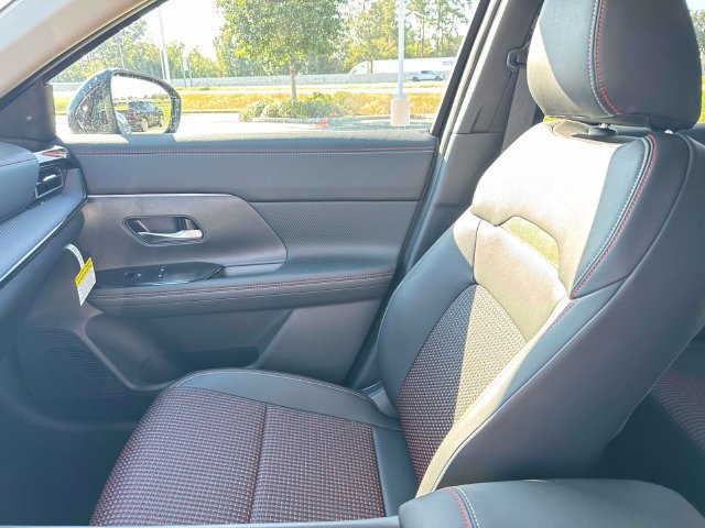 New 2027 Nissan Kicks SR w/ Cold Weather Package FWD image 18