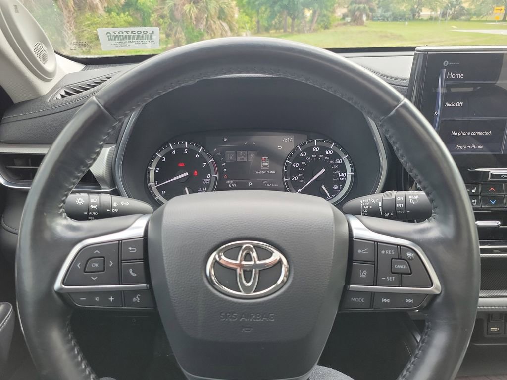 Used 2021 Toyota Highlander Platinum image 25