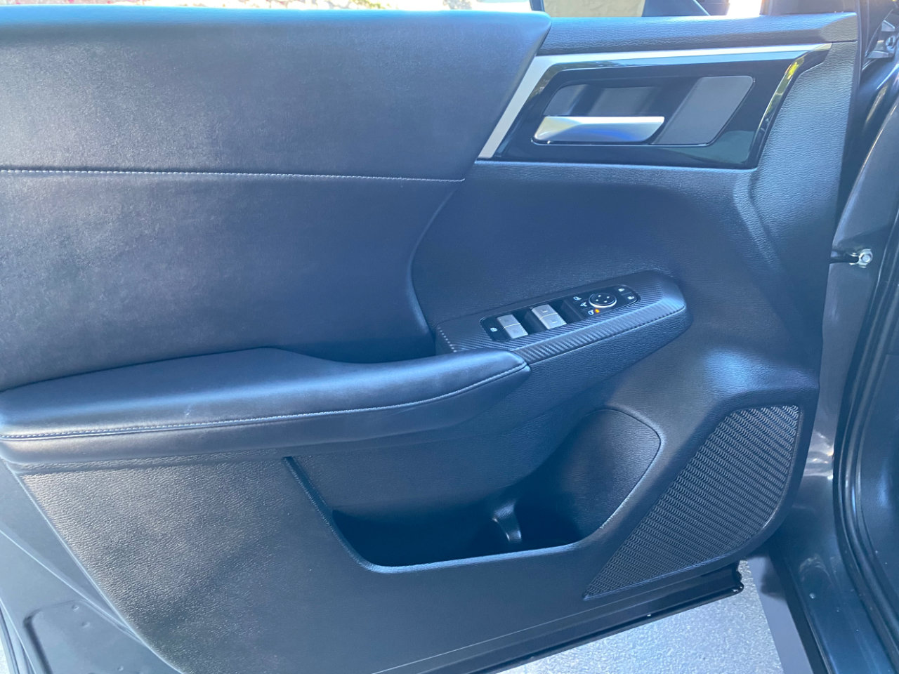 Used 2024 Mitsubishi Outlander SE Black Edition image 25