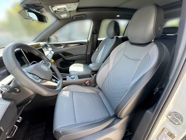 New 2026 Volkswagen Tiguan SE R-Line FWD image 13