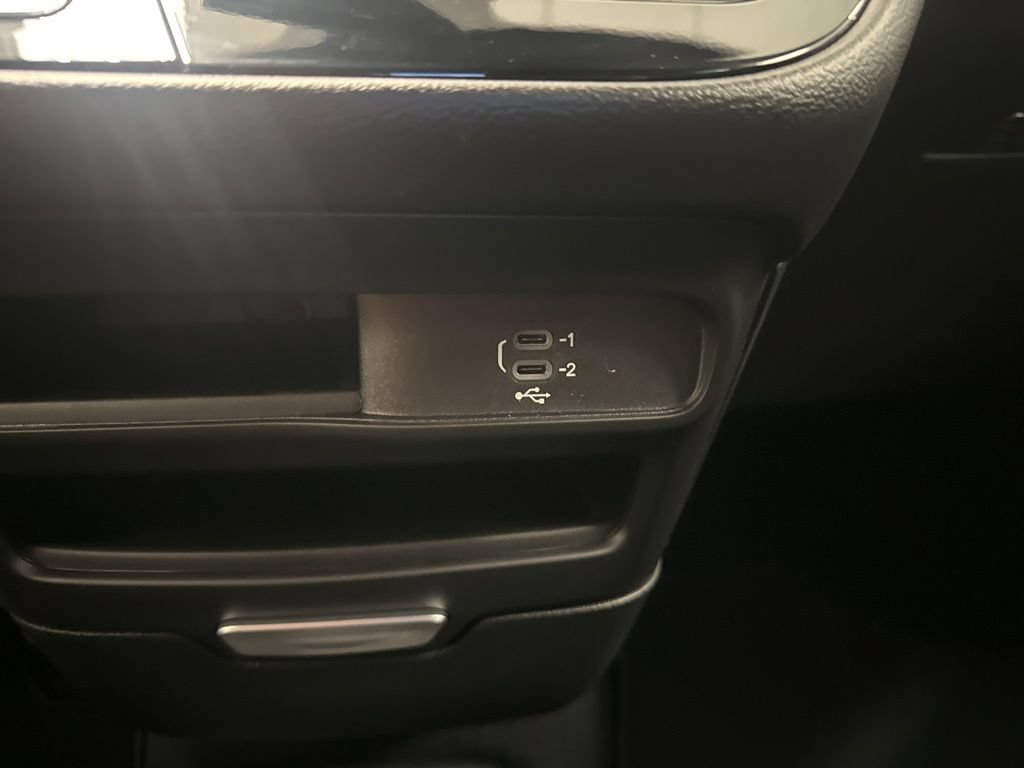New 2027 Chrysler Pacifica Select AWD/4WD image 32