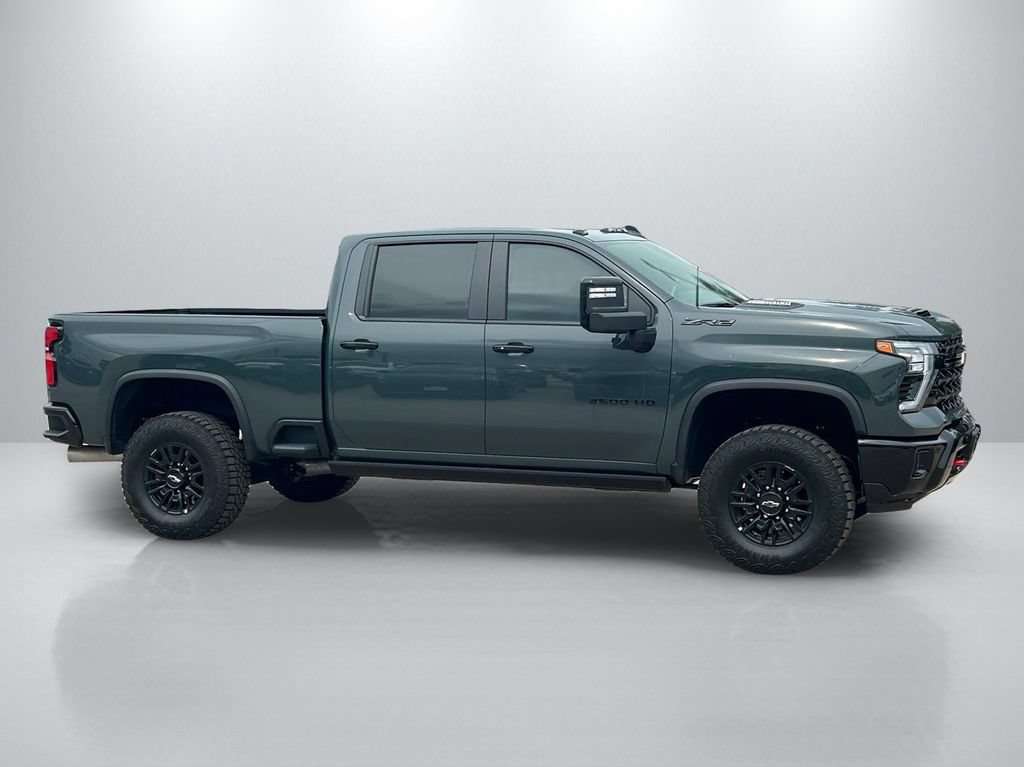 Used 2026 Chevrolet Silverado 2500 ZR2 w/ LPO, Dark Essentials Package AWD/4WD image 4