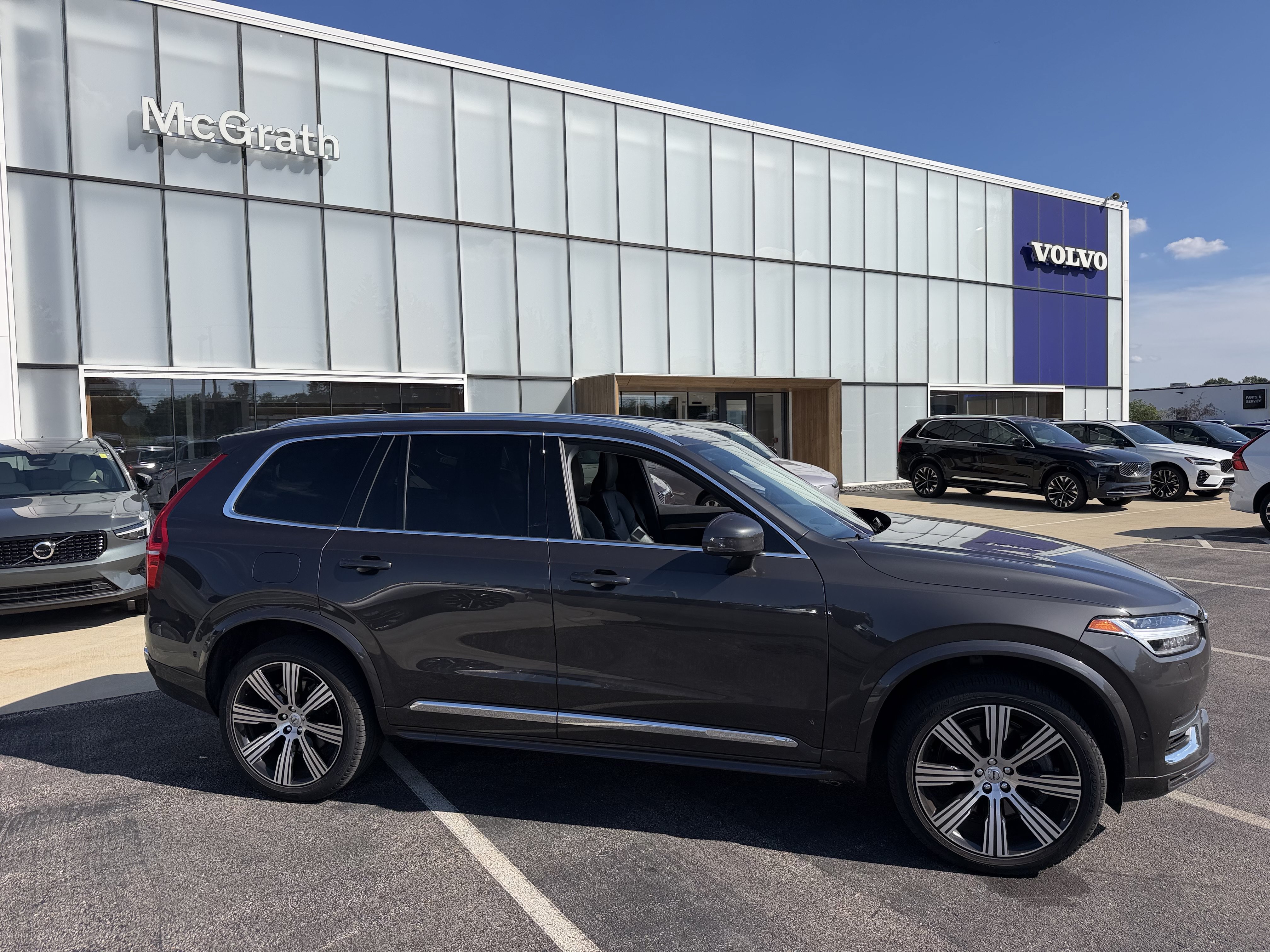 Used 2024 Volvo XC90 T8 Plus w/ Protection Package Premier AWD/4WD image 3