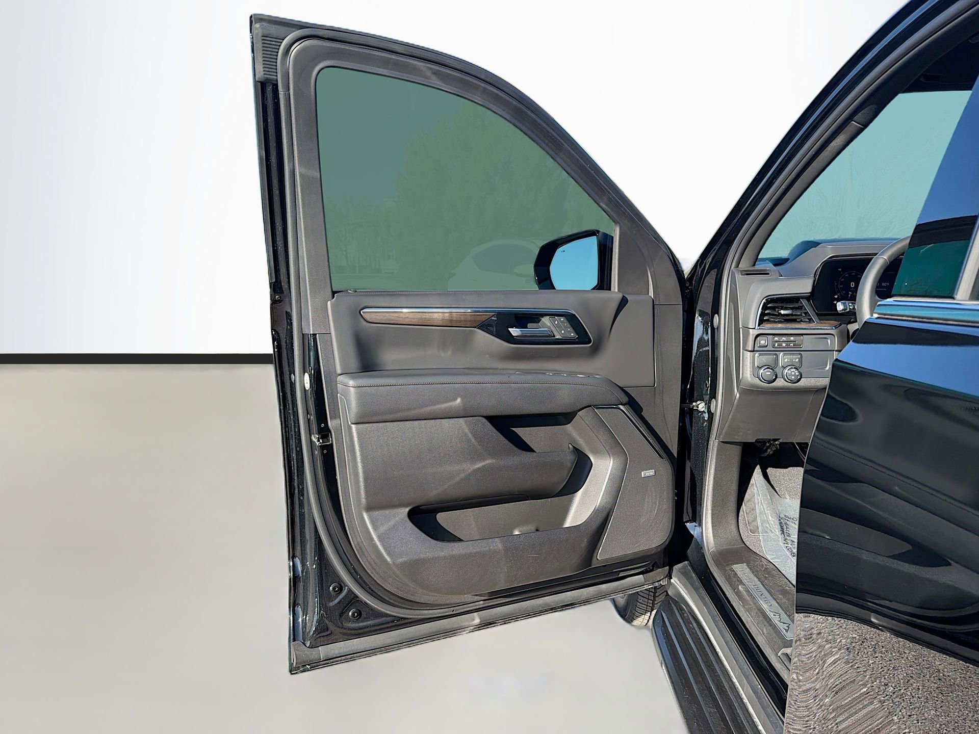 Used 2025 Chevrolet Suburban High Country image 25