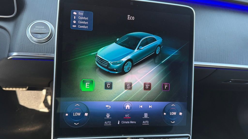 Used 2022 Mercedes-Benz S 580 4MATIC Sedan w/ AMG Line Package image 14