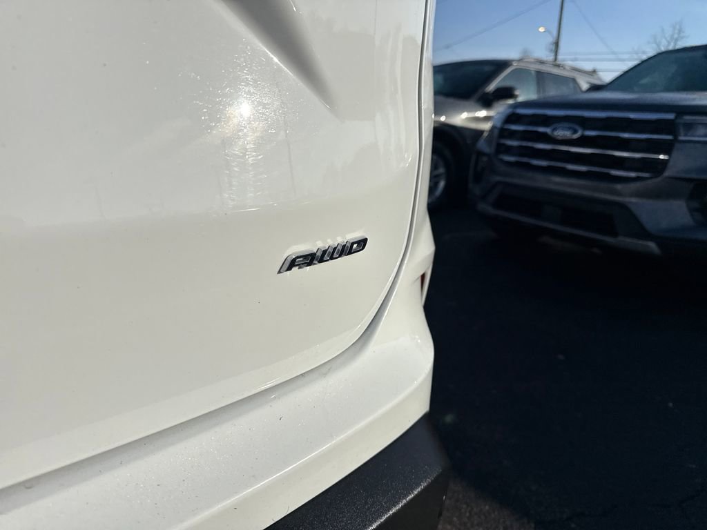 Used 2024 Ford Edge SEL image 11