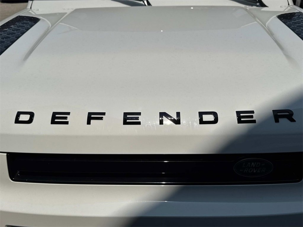 New 2025 Land Rover Defender 110 V8 image 9