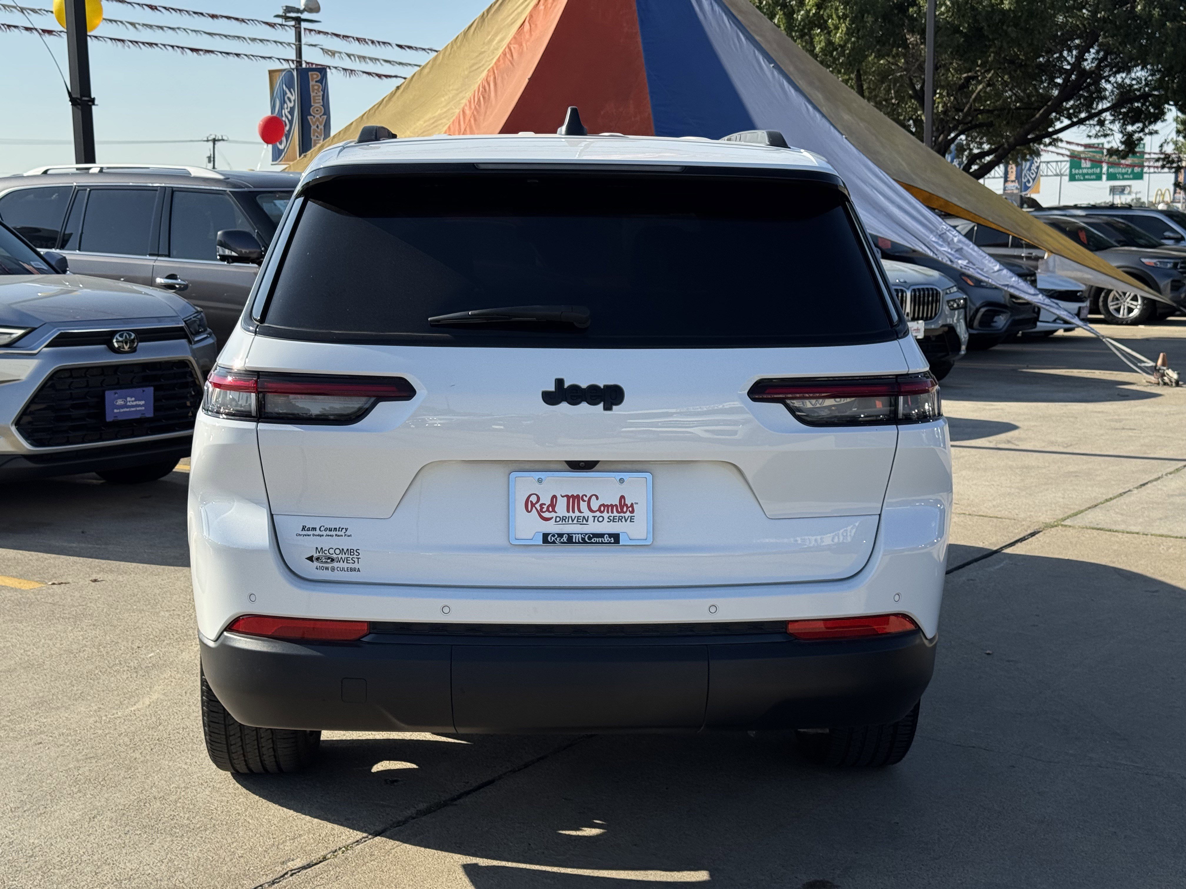 Used 2024 Jeep Grand Cherokee L Laredo image 7