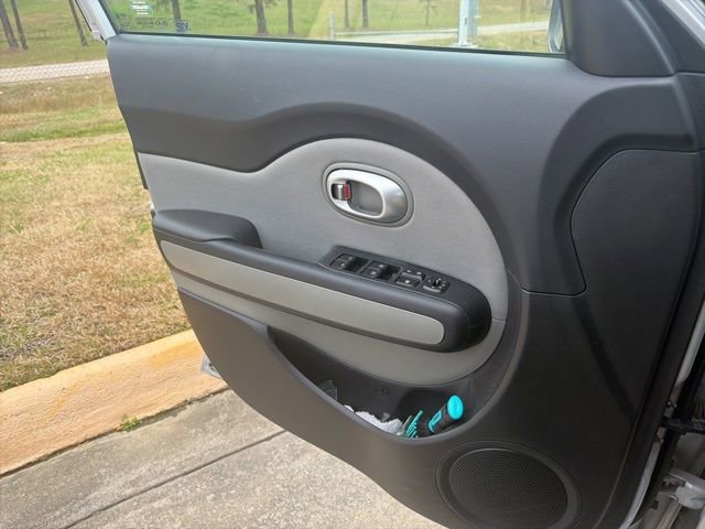 Used 2016 Kia Soul + image 13