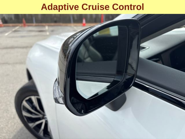Used 2025 Volvo XC60 B5 Plus image 8
