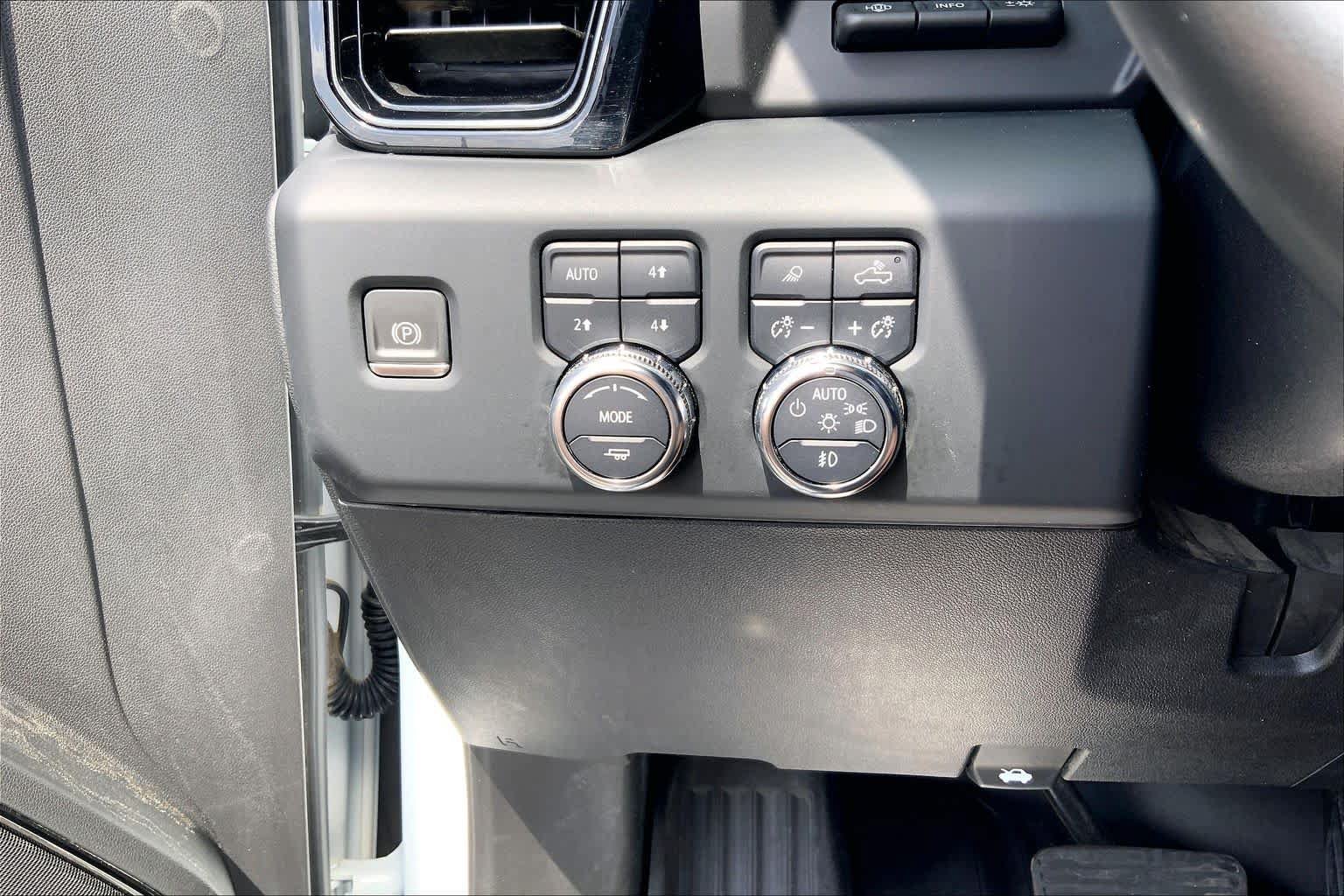 Used 2024 GMC Sierra 2500 AT4 w/ AT4 Premium Plus Package AWD/4WD image 36
