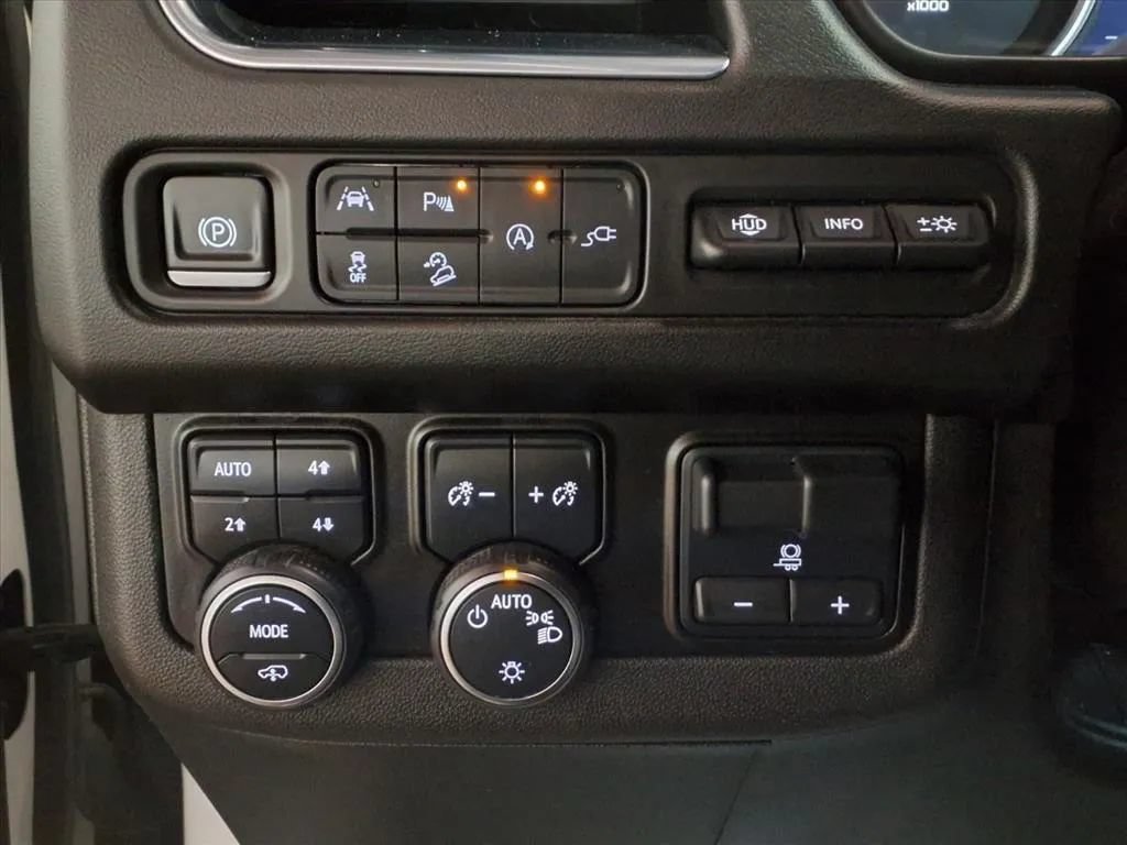 Used 2021 Chevrolet Suburban High Country AWD/4WD image 23
