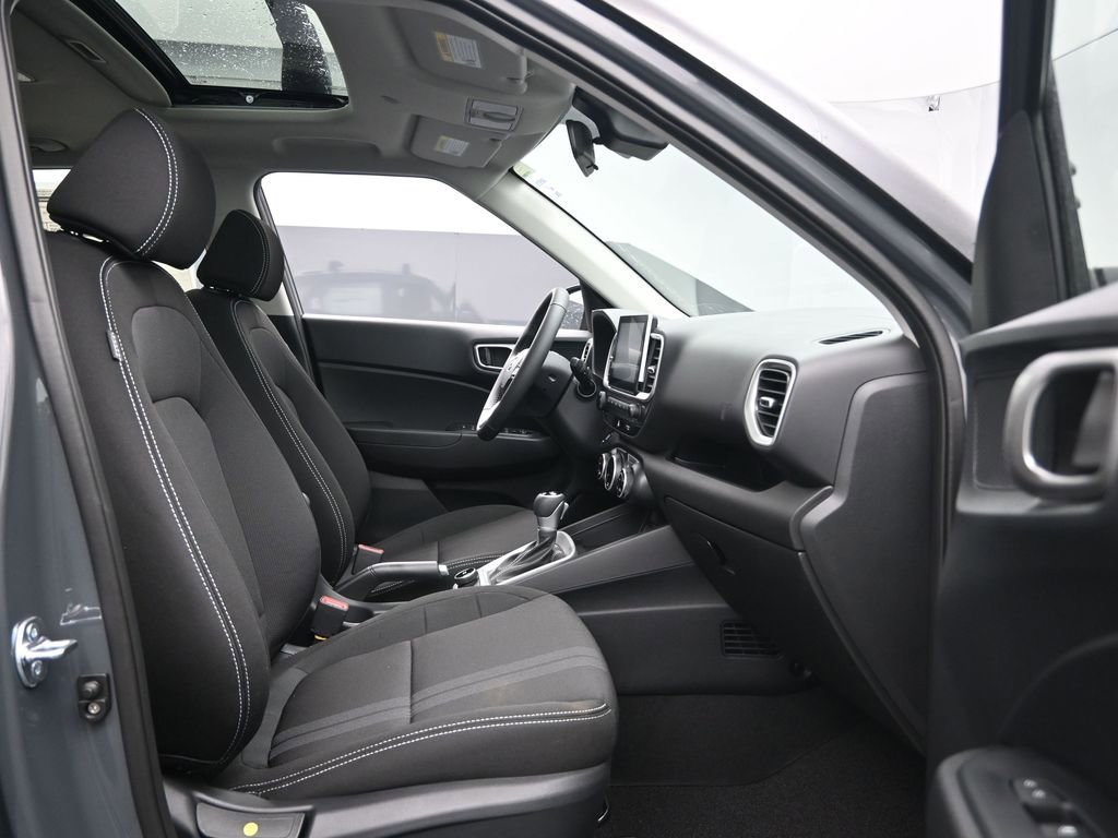 New 2026 Hyundai Venue SEL FWD image 31