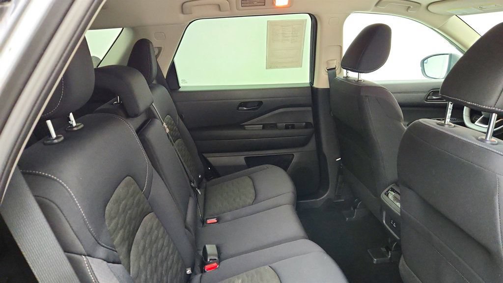 Used 2025 Nissan Pathfinder SV FWD image 20