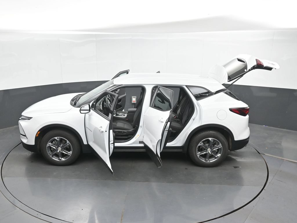 Used 2025 Chevrolet Blazer LT AWD/4WD image 52