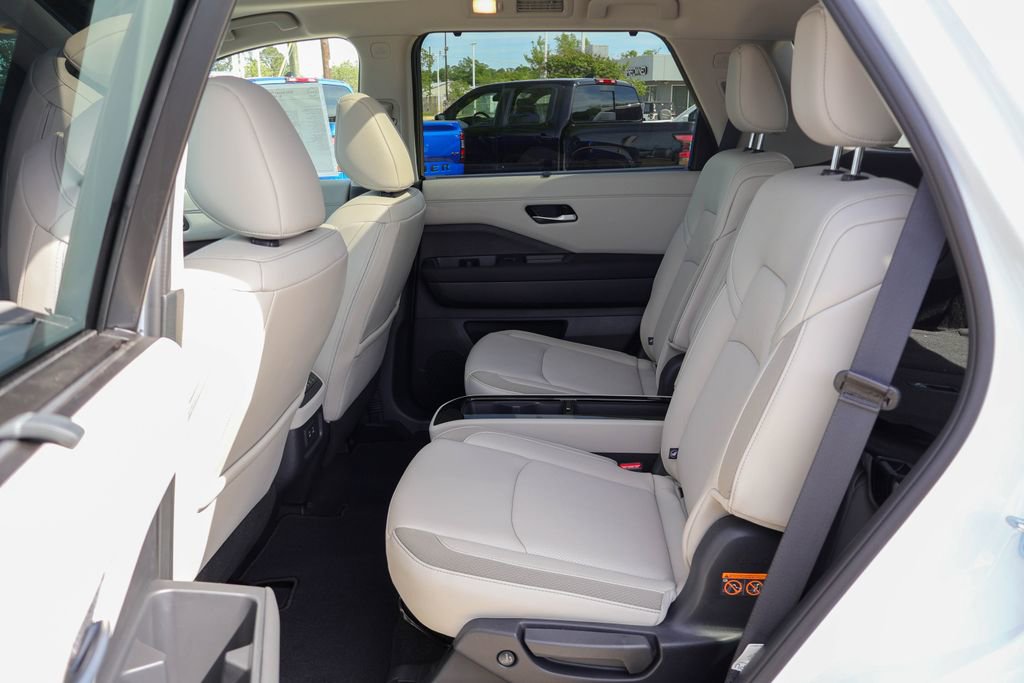 New 2026 Nissan Pathfinder SL image 8