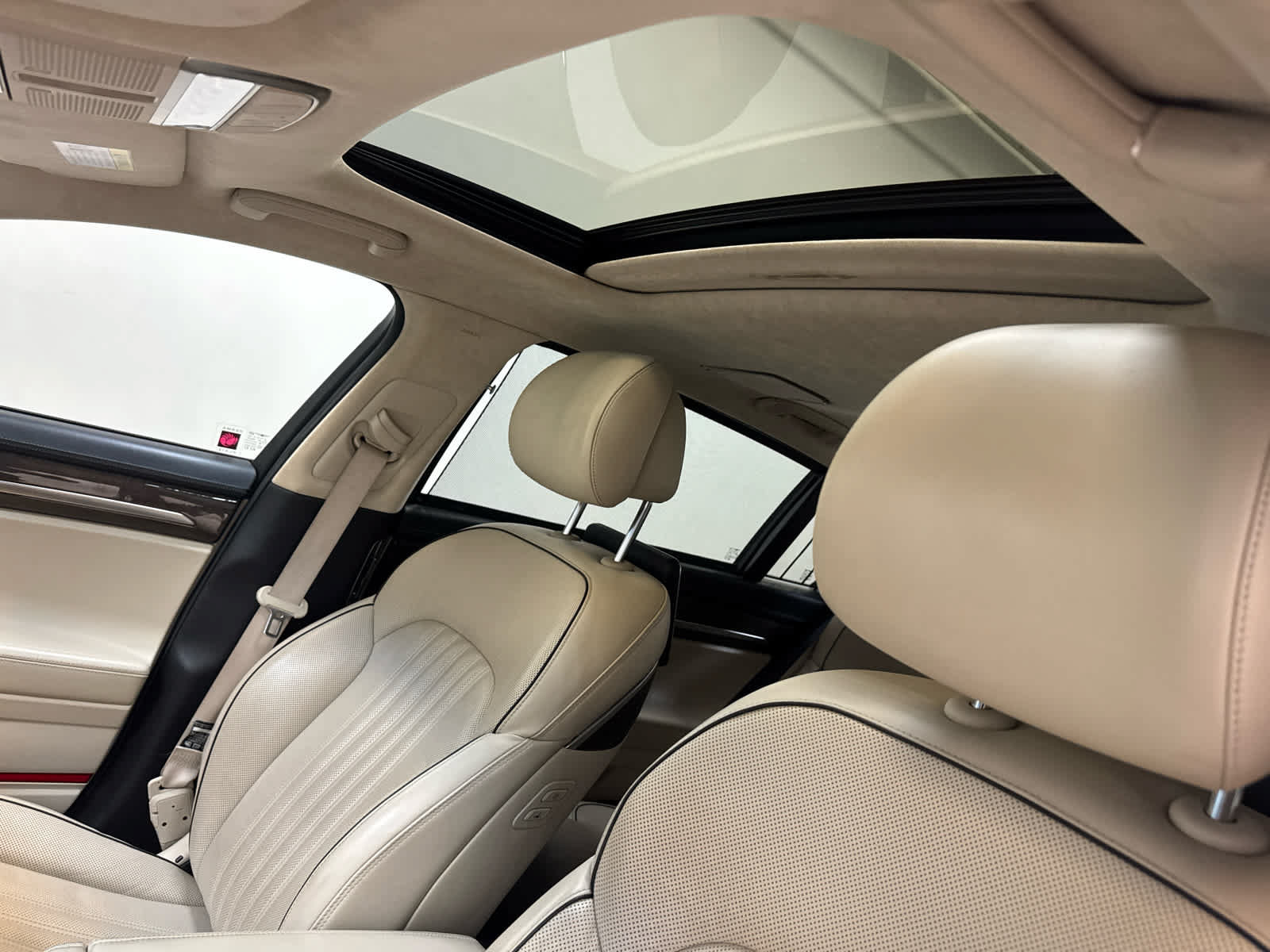 Used 2018 Genesis G90 5.0 Ultimate AWD/4WD image 5