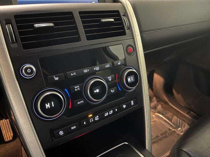 Used 2018 Land Rover Discovery Sport SE image 27