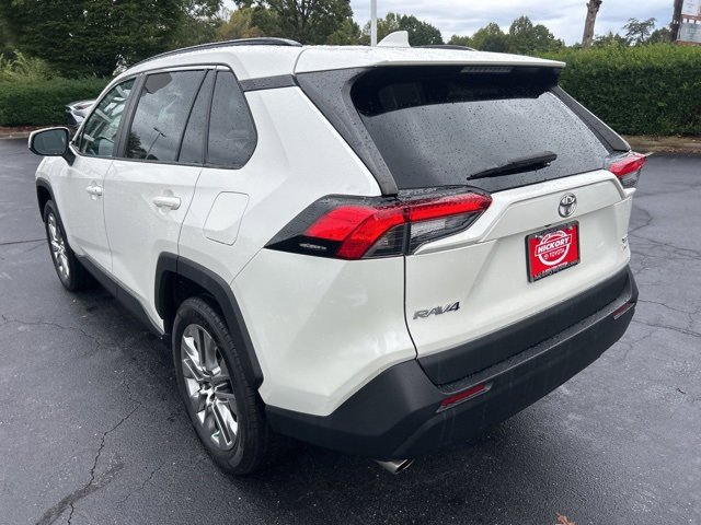 Used 2021 Toyota RAV4 XLE Premium image 10