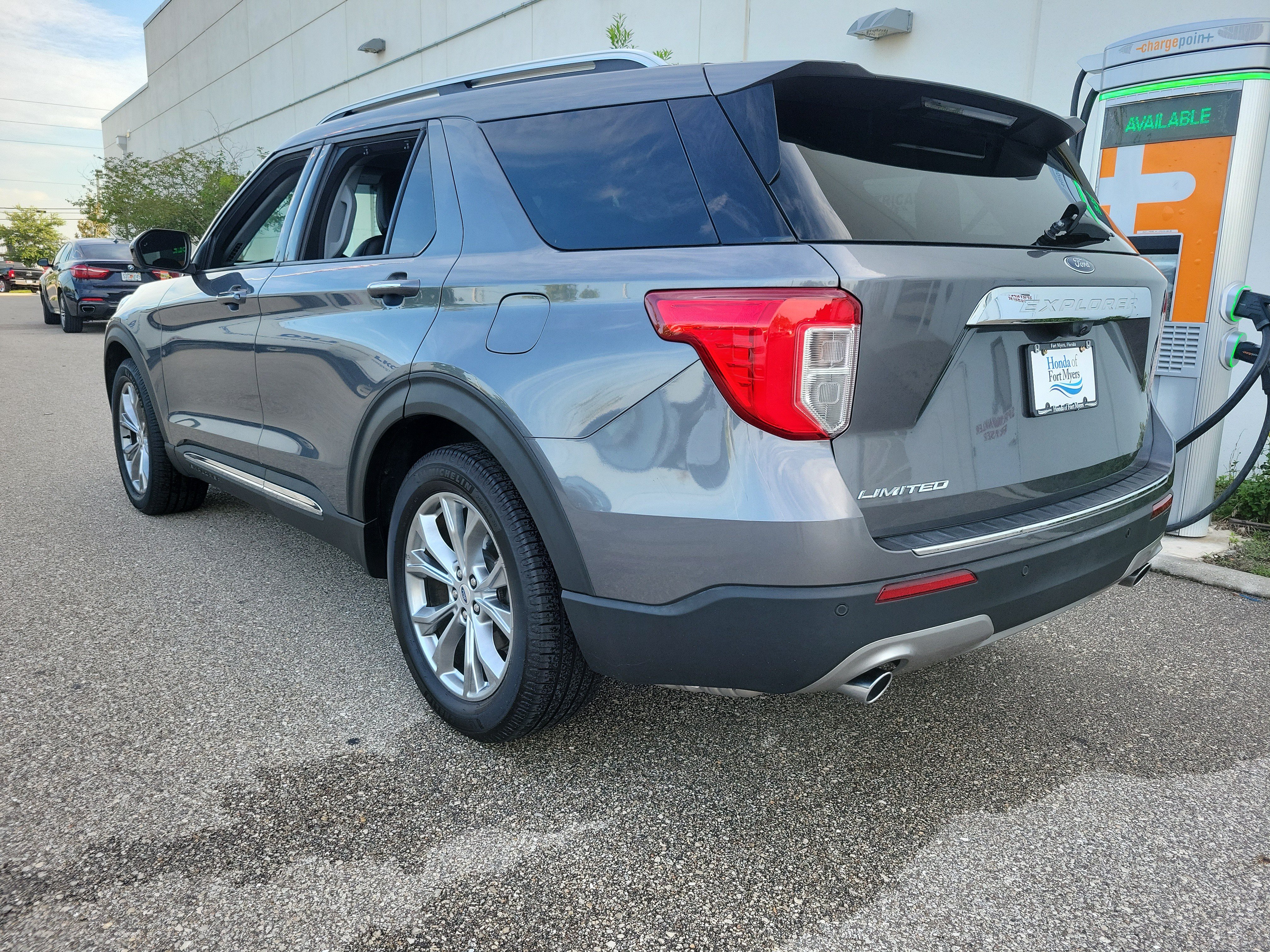 Used 2022 Ford Explorer Limited RWD image 4