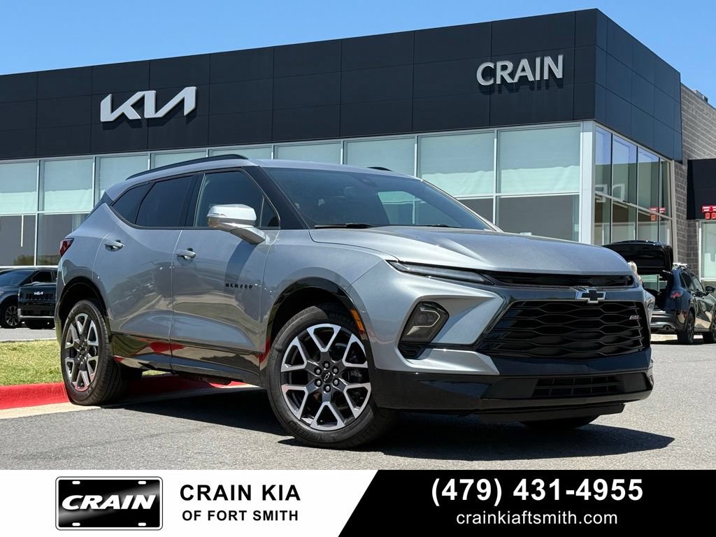 Used 2025 Chevrolet Blazer RS FWD image 1