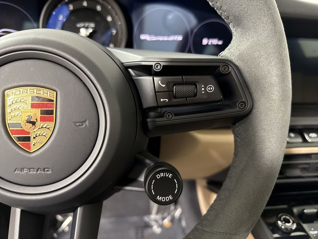 Certified 2024 Porsche 911 Carrera GTS RWD image 39
