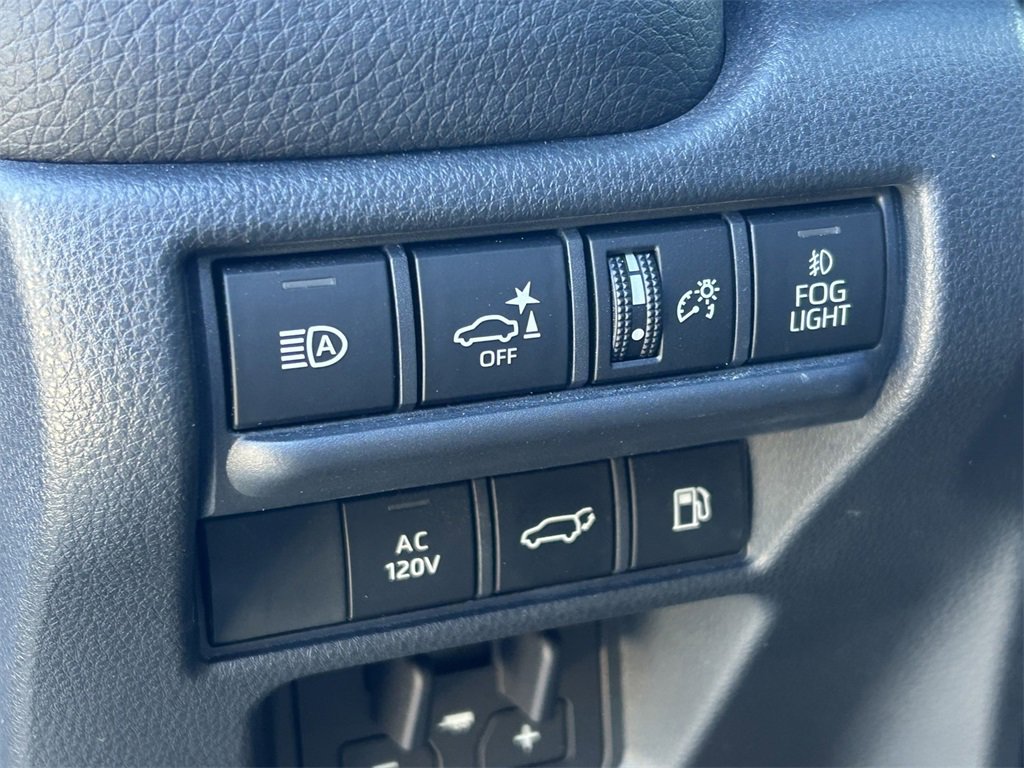 Used 2024 Toyota Land Cruiser image 31