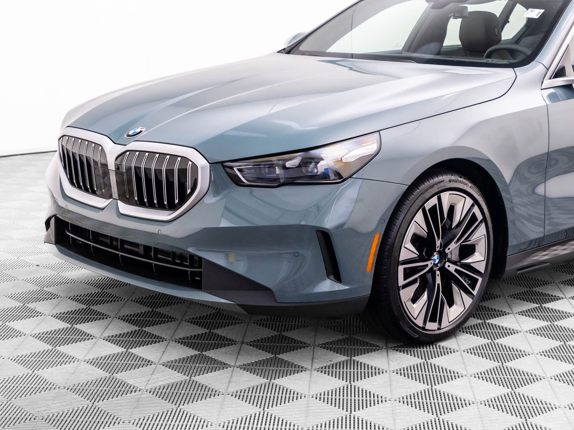 Certified 2026 BMW 540i xDrive AWD/4WD image 39